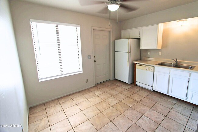 Building Photo - 4704 E Caballero St