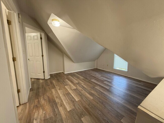Building Photo - 329-1 Lexington Ave – 2 Bedroom Duplex wit...