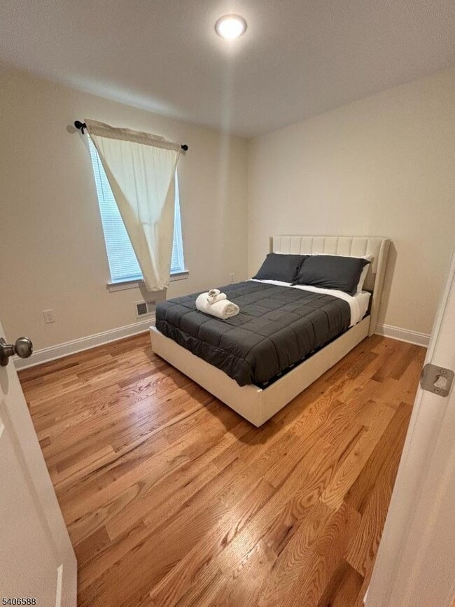 Building Photo - 337 13th Ave