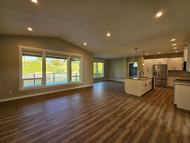 Building Photo - MOVE IN SPECIAL! Newly Built Home in Birch...