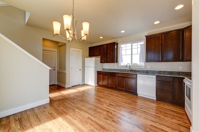 Foto del edificio - 2778 Emerald Lk Ln