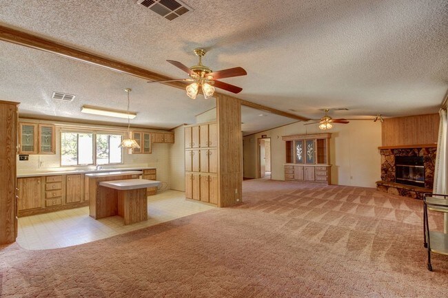 Foto del edificio - 856 Wildflower Dr