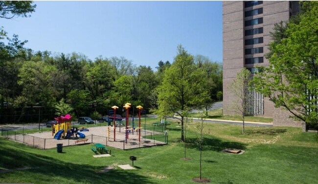 Building Photo - 3705 S George Mason Dr