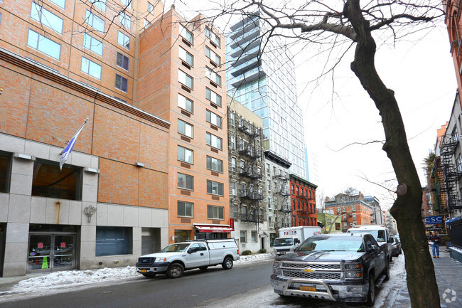 Primary Photo - 139 E 13th St
