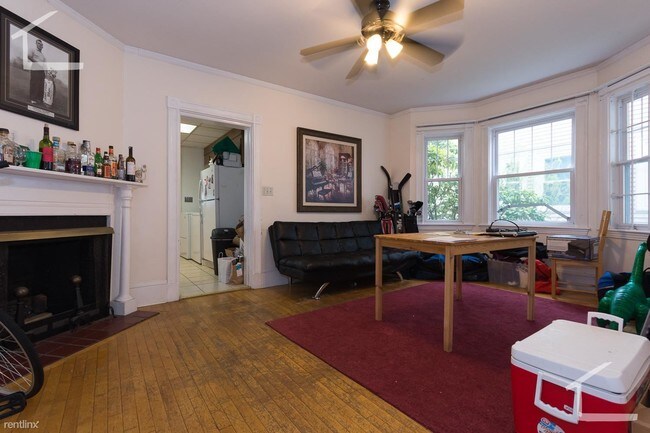 Foto del edificio - 4 br, 2 bath House - 26 Mapleton St # 2J