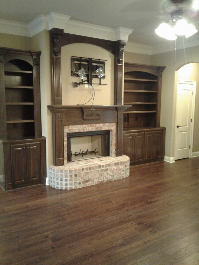 Building Photo - ** BEAUTIFUL 3/2 HOME IN TIBURON **