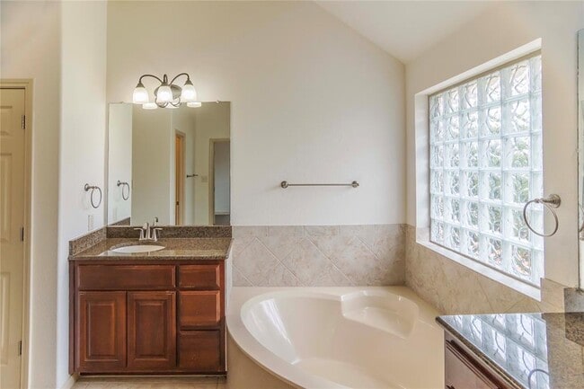 Building Photo - 2504 Mirasol Loop
