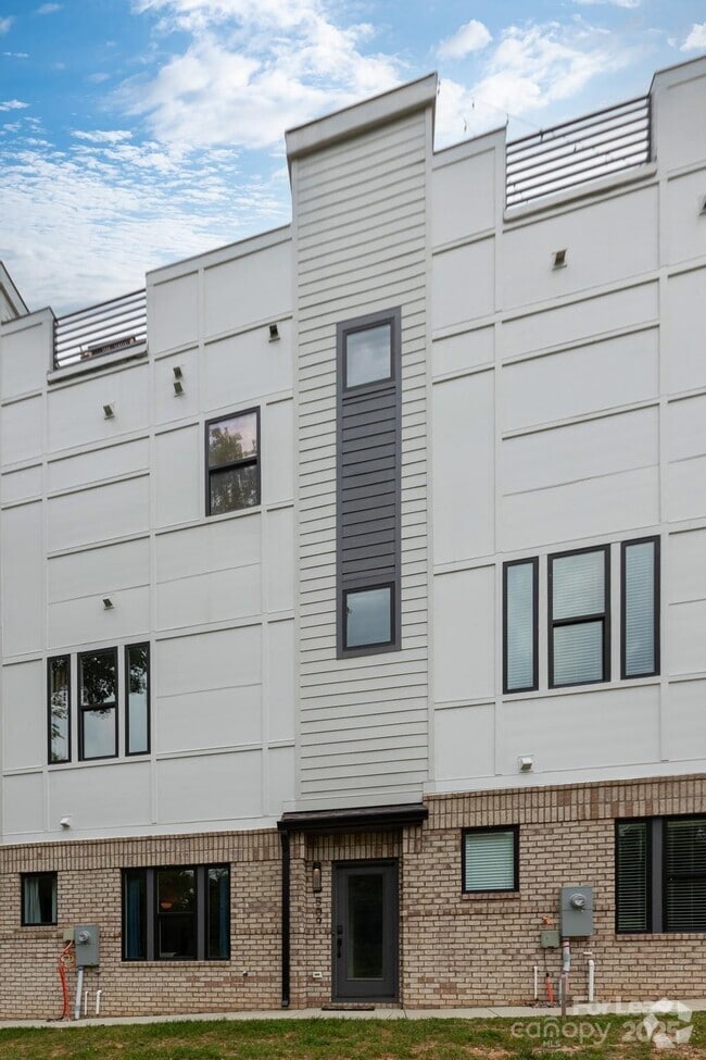 Building Photo - 509 Strong Ave