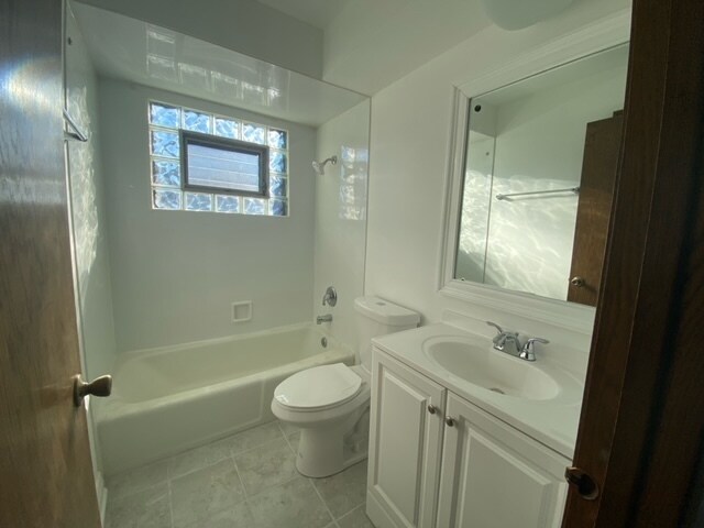 Building Photo - 9729 Ridgeland Ave