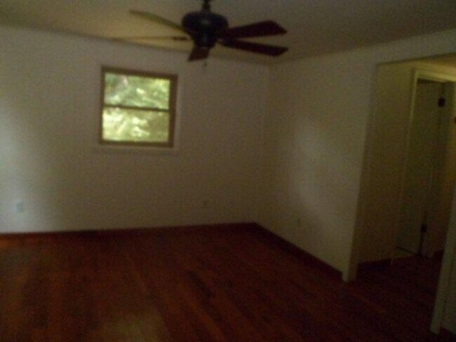 Foto del edificio - 1349 Firefly Rd