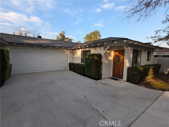 Foto principal - 1715 Encino Ave