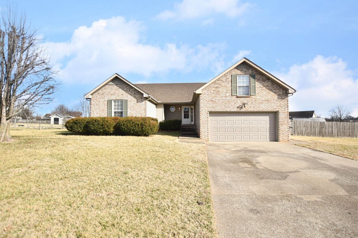 824 Gardendale Ln, Clarksville, TN 37040 House Rental in Clarksville