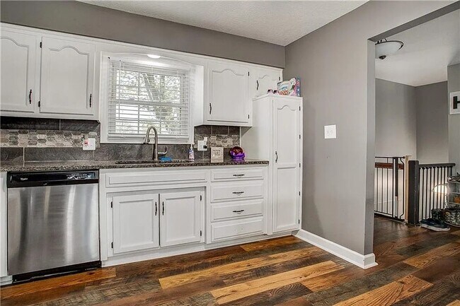 Building Photo - Spacious 3bd/2ba House in Independence, MO!