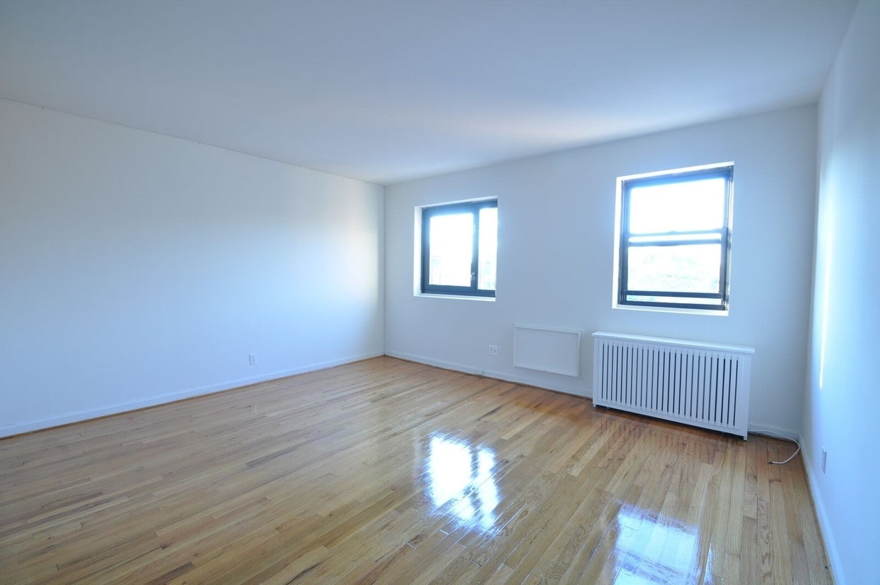 Primary Photo - 202-10 42nd Ave