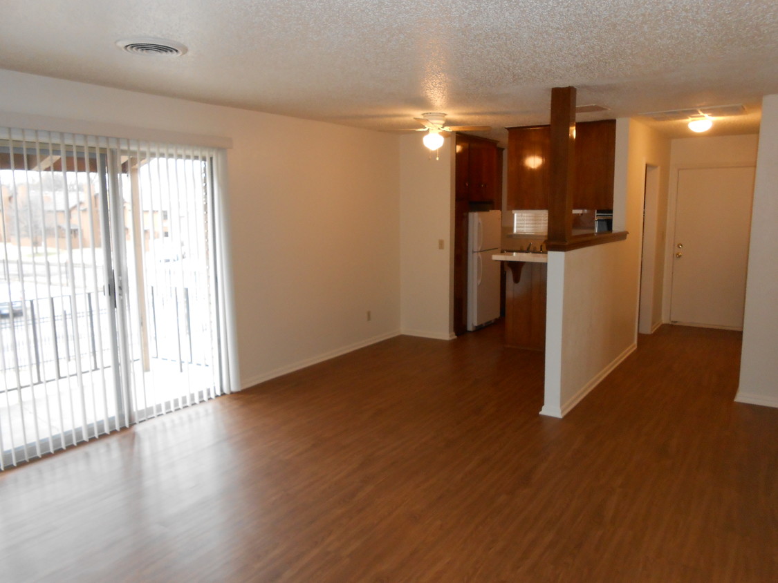 Sala de estar - 3225 S Winston Ave