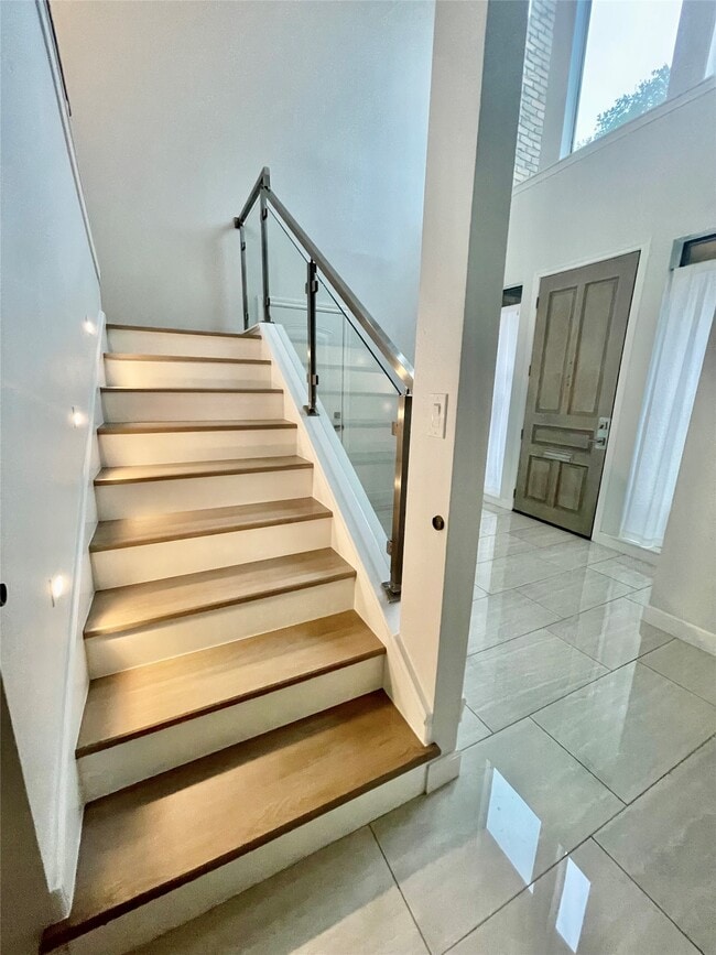 Building Photo - 6000 Sugar Hill Dr