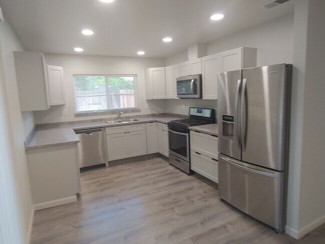 Building Photo - Beautiful Napa Rental!