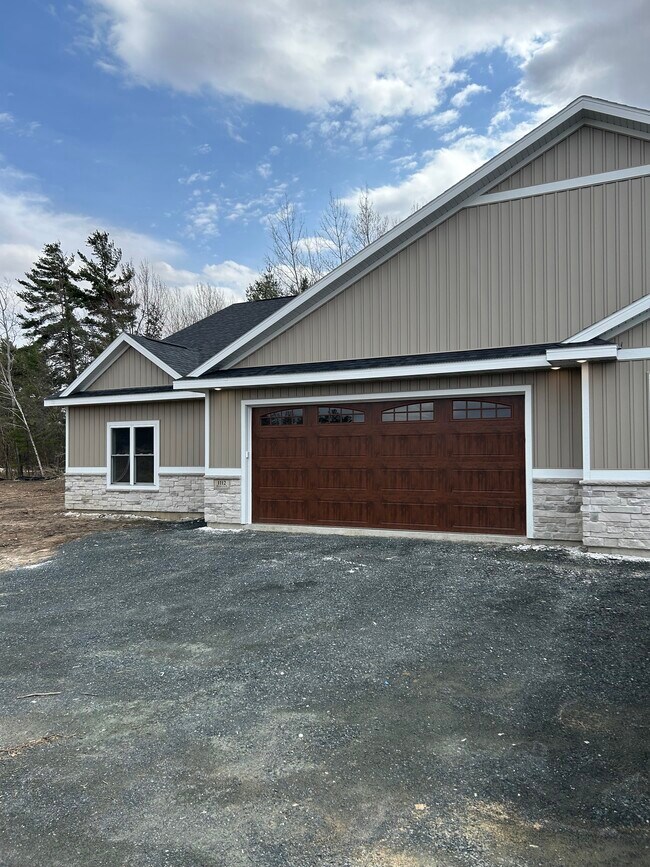 Foto del edificio - 1112 Reserve St N