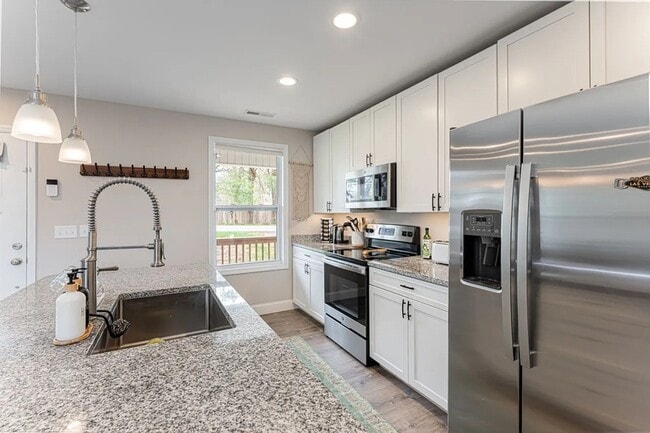 Building Photo - 17 Fair Oaks Rd