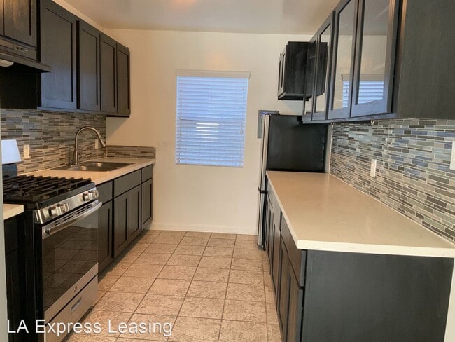 Building Photo - 2419 S Ridgeley Dr