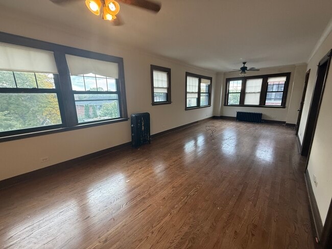 Building Photo - 3252 Maple Ave