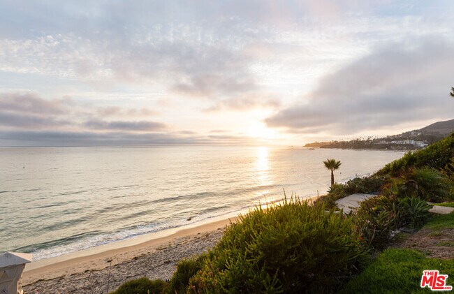 Foto del edificio - 629 S Coast Hwy