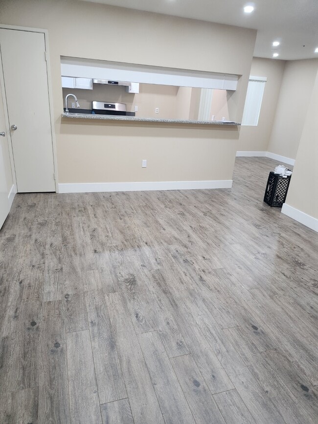 livinng room and dining area - 1030 E Palmer Ave