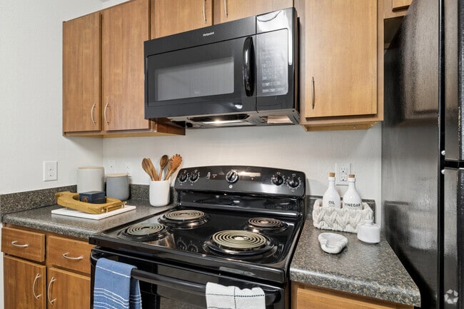2BR, 2BA - 1,035SF - Kitchen - Berrington Village