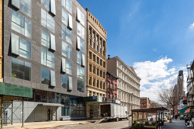 Building Photo - Landmark