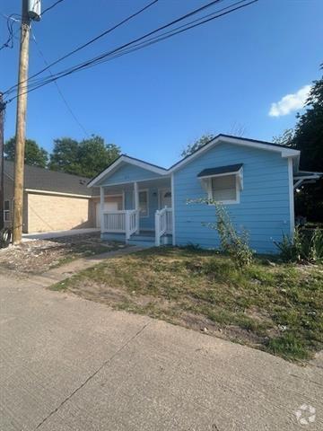 Building Photo - 211 Henry St