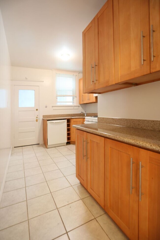 Building Photo - 1219 Taylor #10