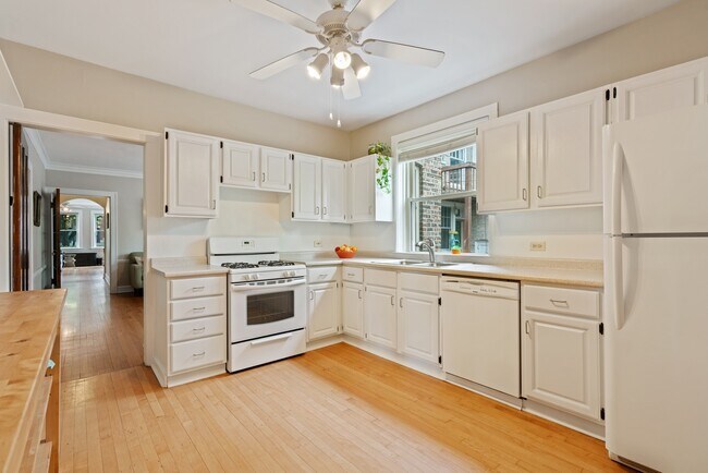 Building Photo - 4906 N Talman Ave