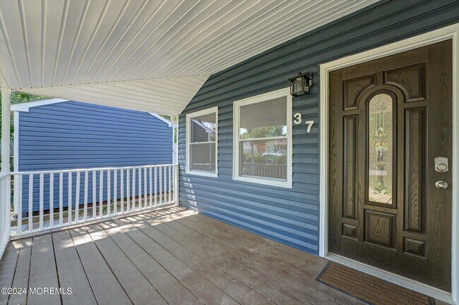 Foto del edificio - 37 Grace Ave