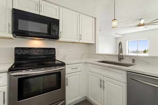 Building Photo - ComVILLE