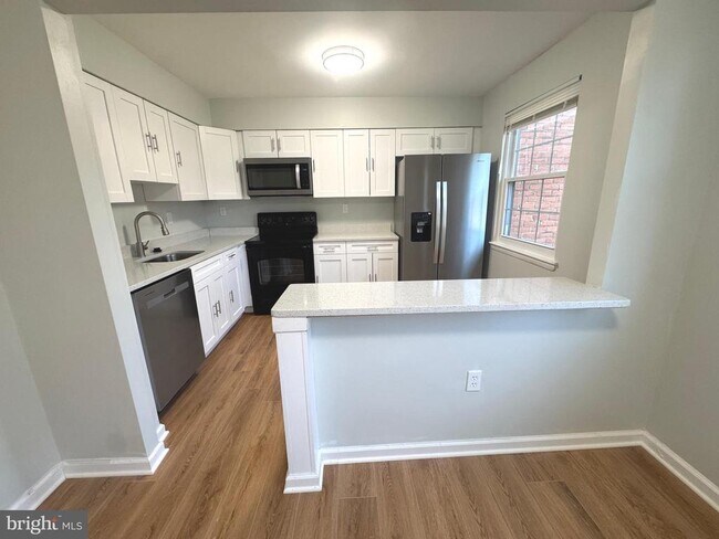Foto del edificio - 4826 Grand Bend Dr