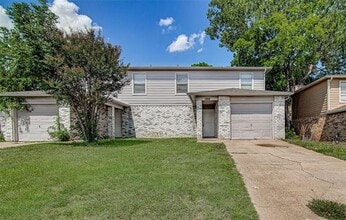 Building Photo - 844 NW Summercrest Blvd