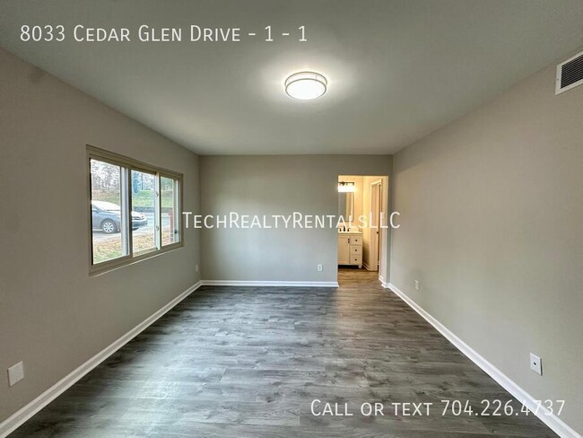 Foto del edificio - 8033 Cedar Glen Dr