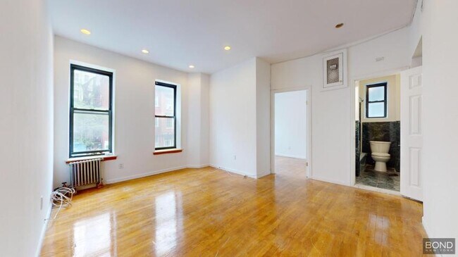 Building Photo - 3 bedroom in Manhattan NY 10003