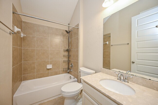 Foto del edificio - 5823 Hillside River Ln