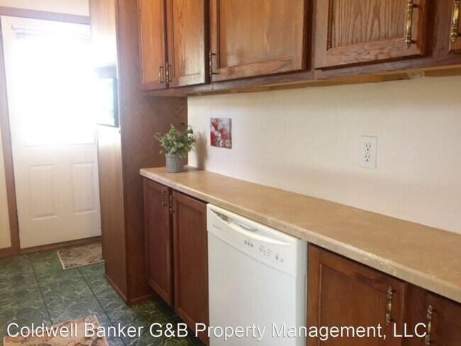 Building Photo - 3 br, 1 bath House - 2244 SW Edgewater Terr