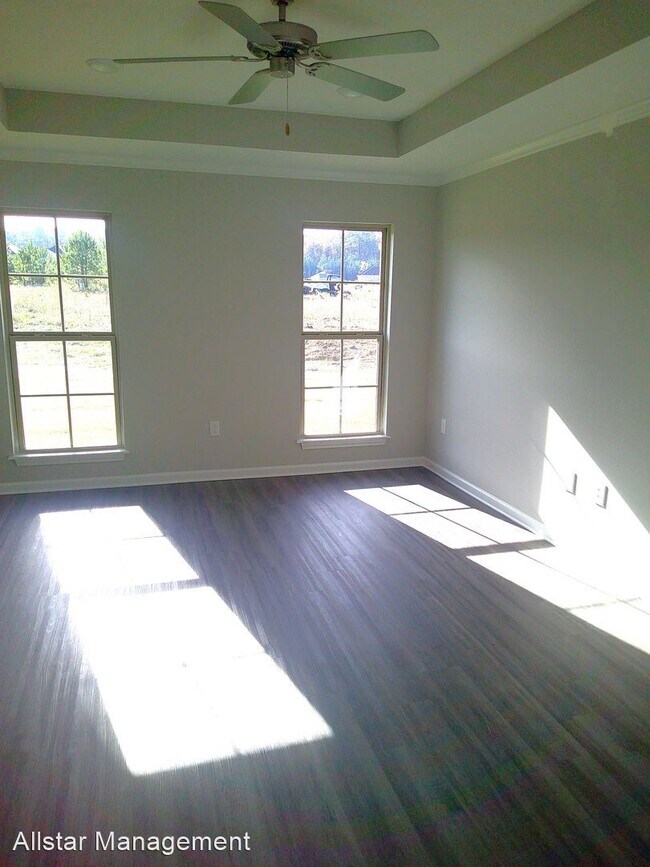 Building Photo - 4 br, 2 bath House - 1005 Windrock Drive