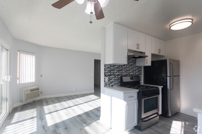 2+2 - Monterey Apartments