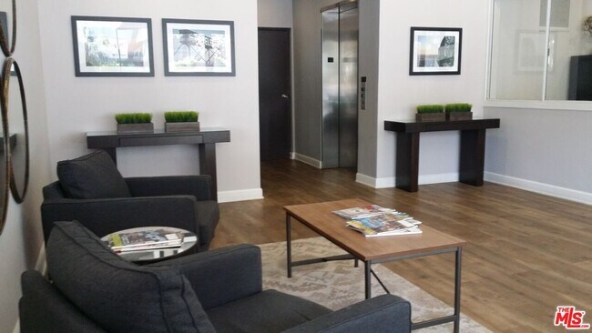 Building Photo - 1325 N Sierra Bonita Ave