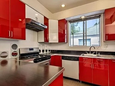 kitchen - 410 Milan Dr