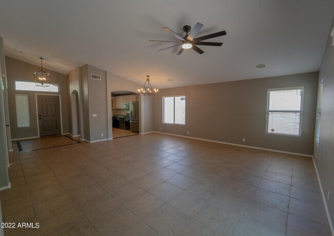 Foto del edificio - 5027 E Duane Ln
