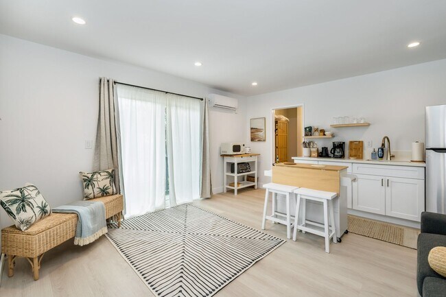 Interior Photo - 16 Fleet St