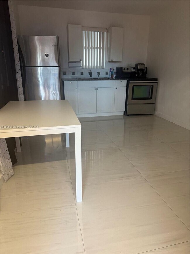 Building Photo - 317 W 34th St