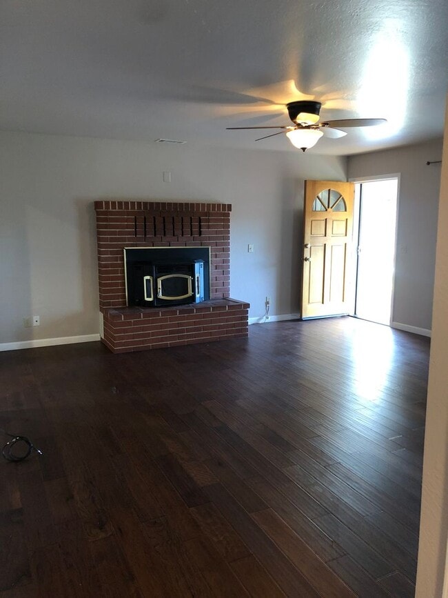 Building Photo - 3 Bedroom in Placerville | Washer & Dryer ...