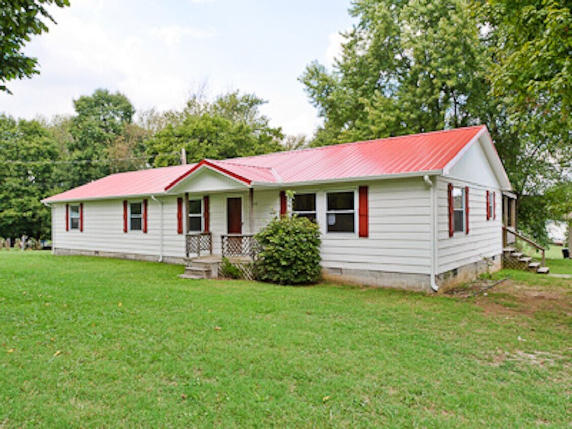 2154 Justice St, Greenbrier, TN 37073 Room for Rent in Greenbrier, TN