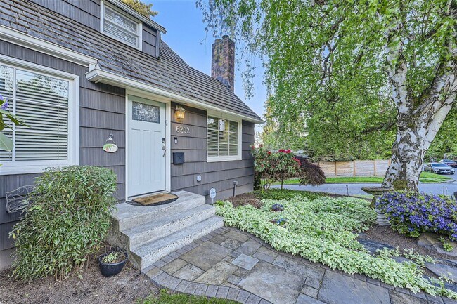 Building Photo - Introducing a spacious 4 bedroom, 2.5 bath...